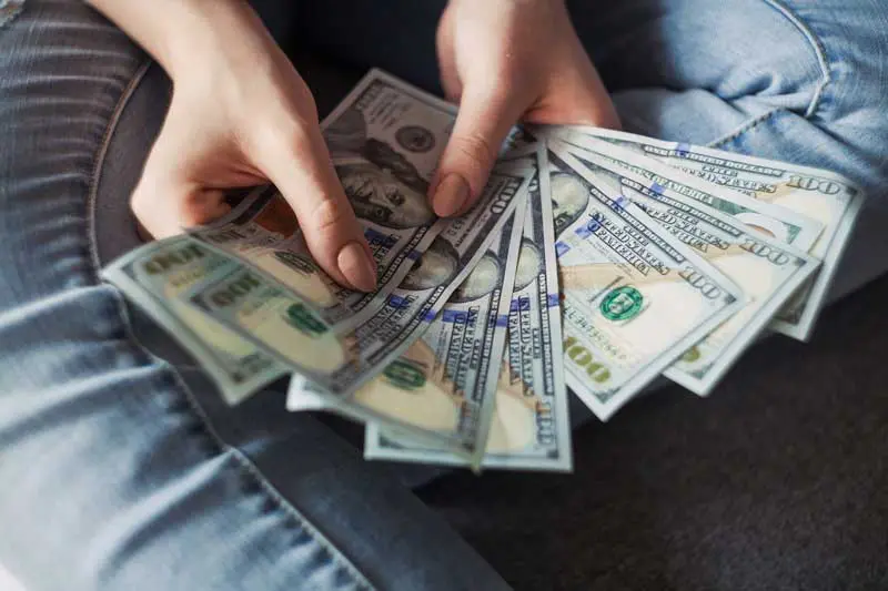 blog2 A person holding american money