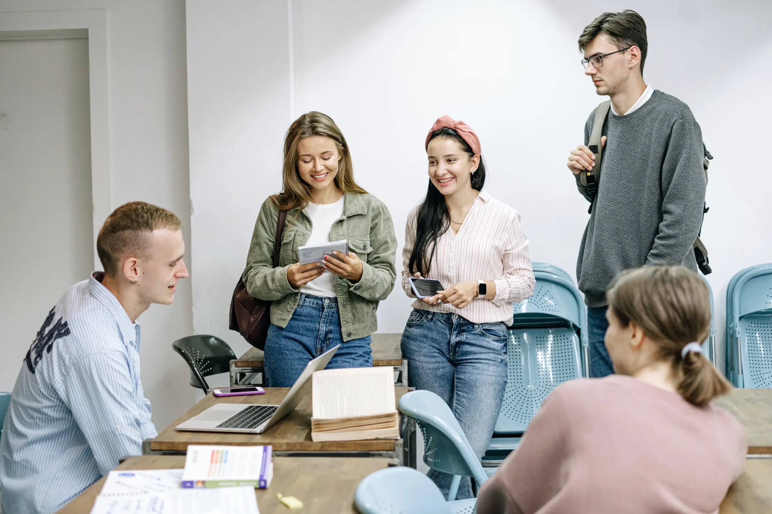 staff-team-communicating-amongst-each-other