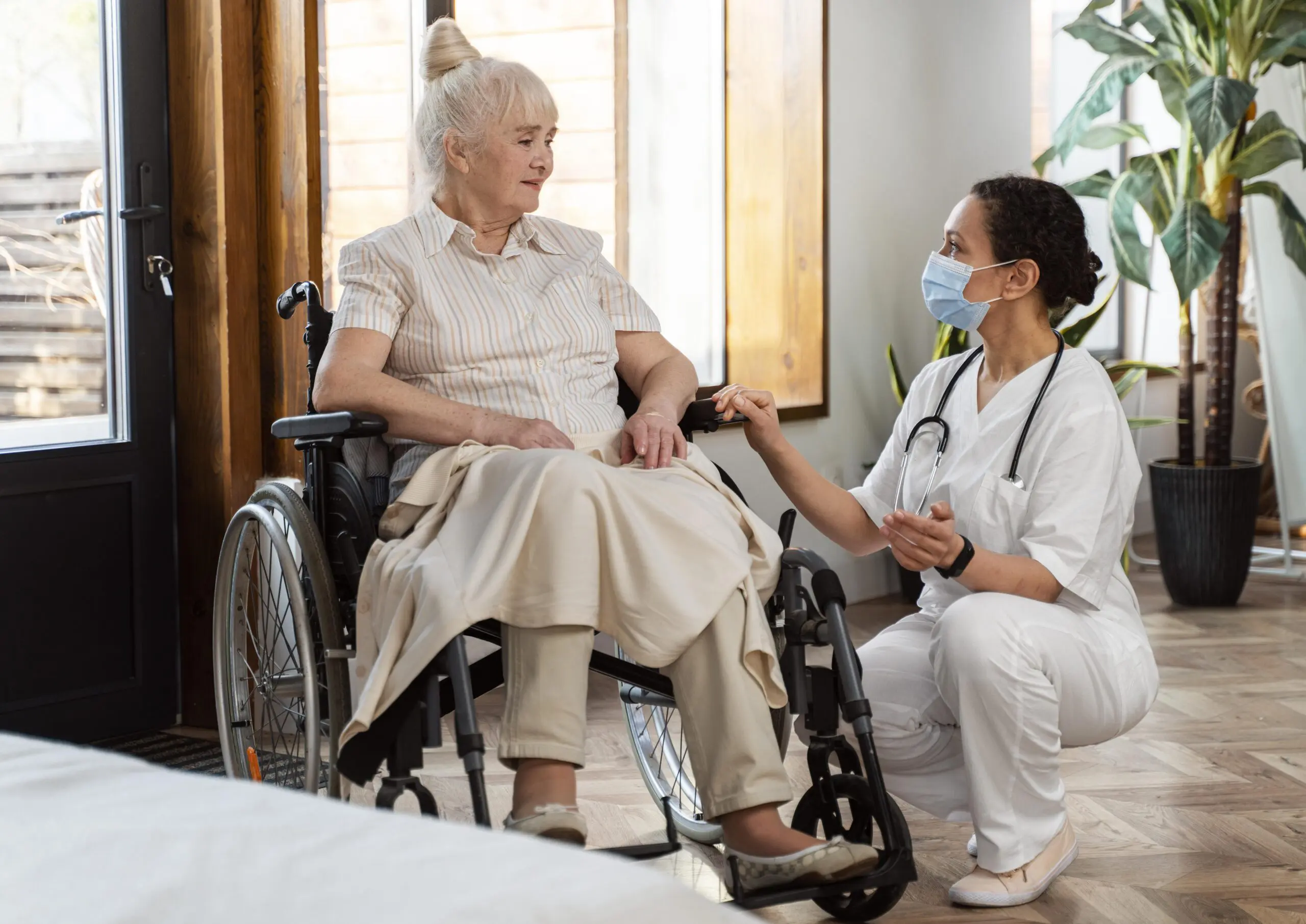 doctor-talking-with-her-elder-patient