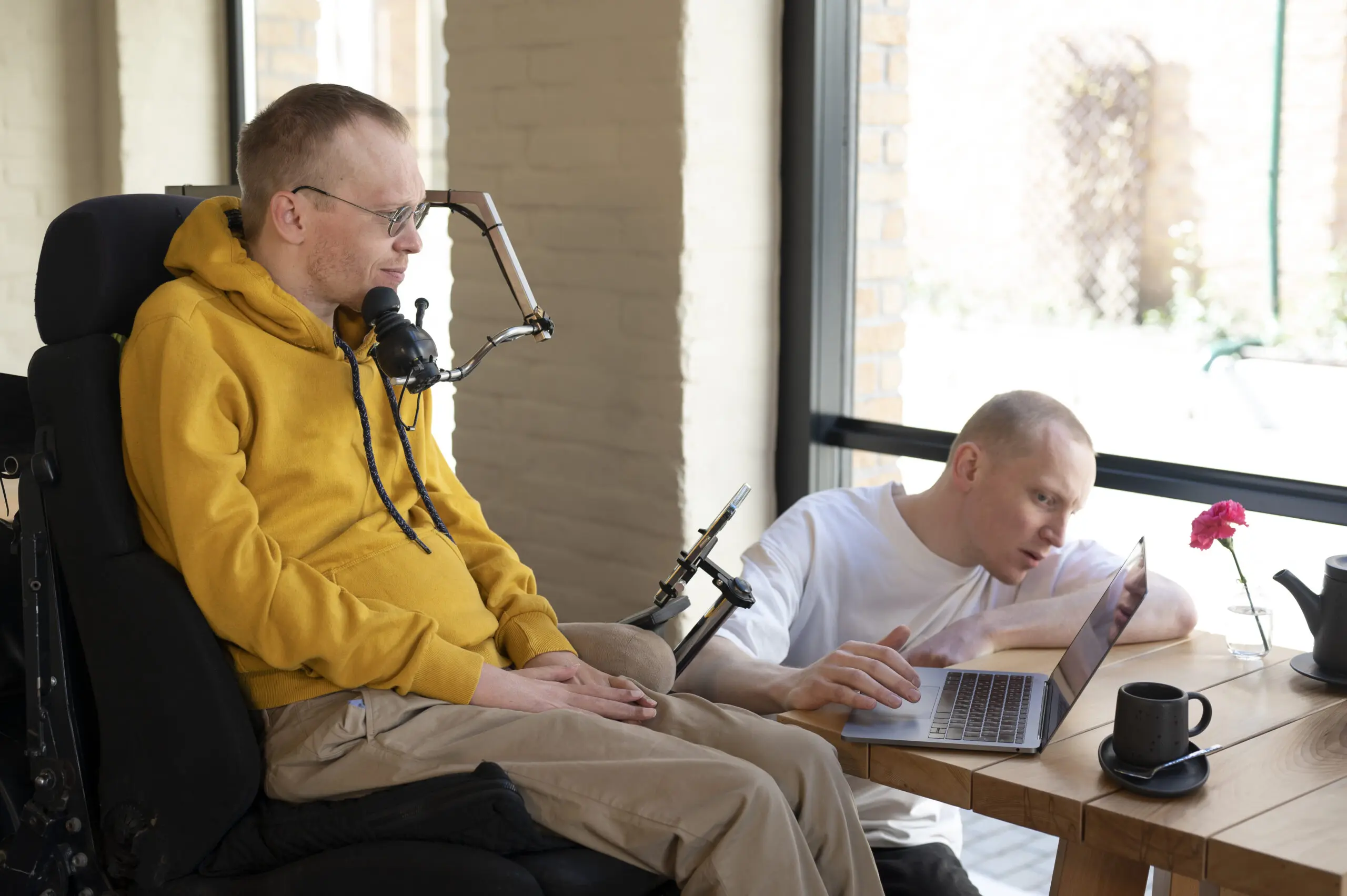 man using assistive technology to communicate at his workplace