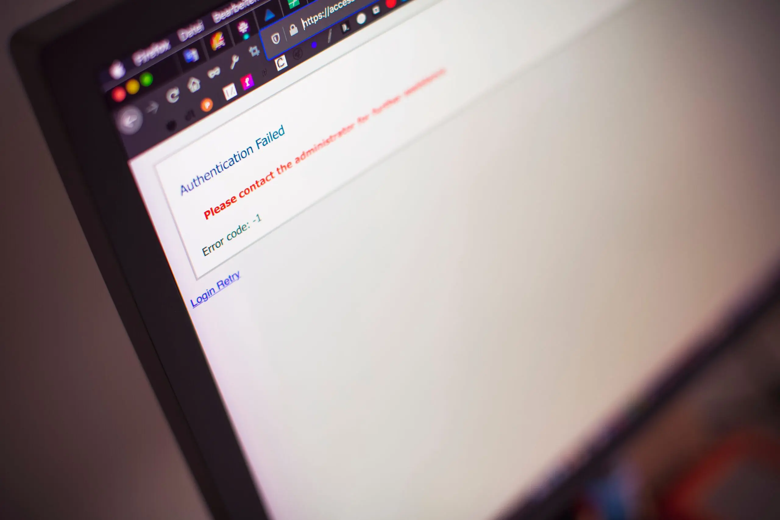 a website showing an error code asking you to contact the administrator. Showcasing an inaccessible website.